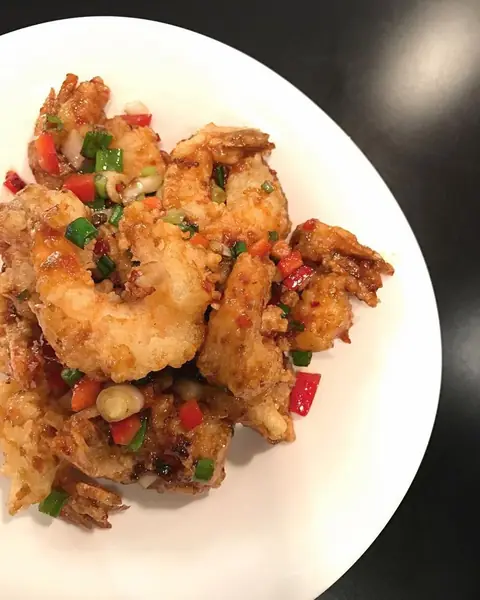 Mister Paulitsch crispy battered shrimp with peppers and Sriracha sauce
