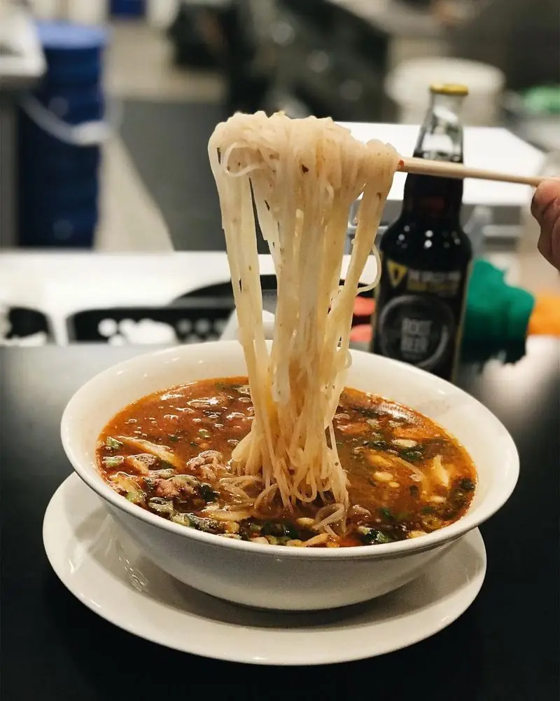 Sate Phở, spicy beef pho with rice noodles