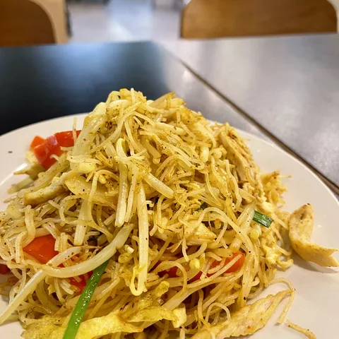Singapore noodles: curry-spiced rice vermicelli with chicken, red peppers and egg